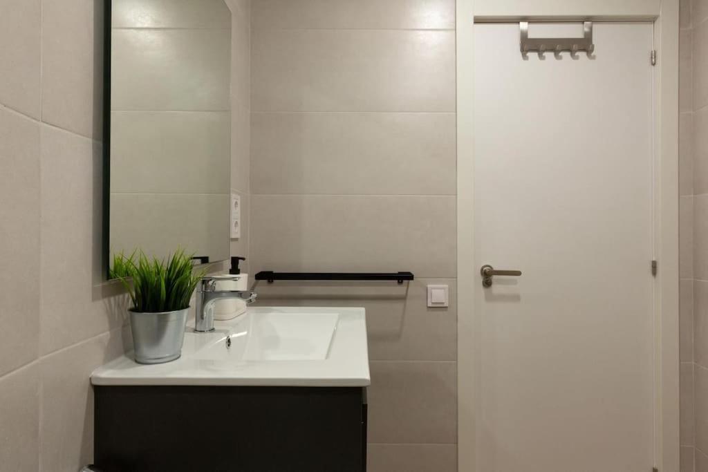 Nuevo Loft En Playa Y Cerca Del Centro, Ac Y Wifi Leilighet Valencia Eksteriør bilde